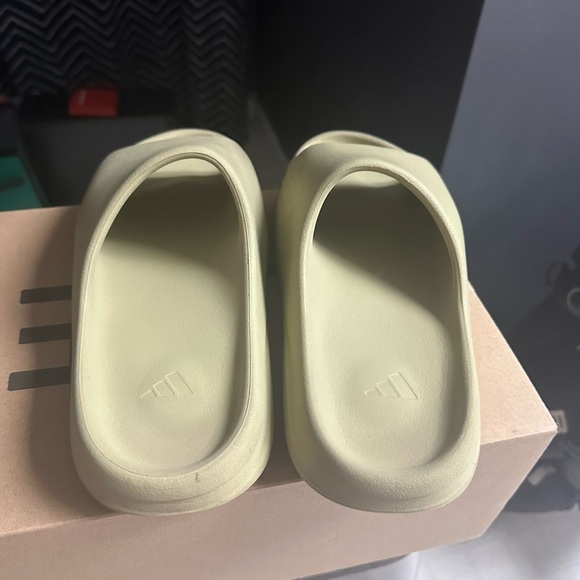 Yeezy Slides Resin size 11 - Picture 3 of 8